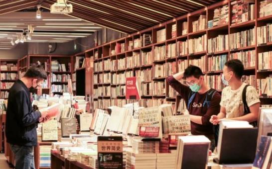 書(shū)店直播賣(mài)書(shū).jpg 書(shū)店直播賣(mài)書(shū).jpg