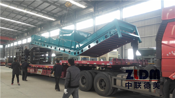 2017年4月18日DM160廢紙打包機發(fā)貨現(xiàn)場