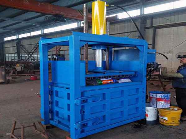 草料打包機(jī)原理