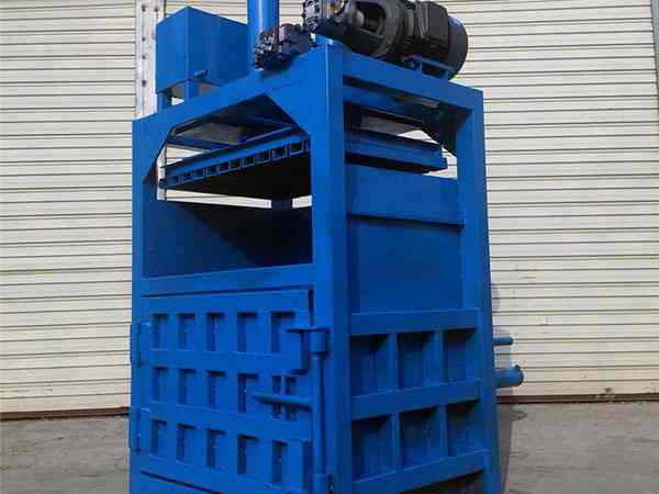 草料打包機(jī)內(nèi)部