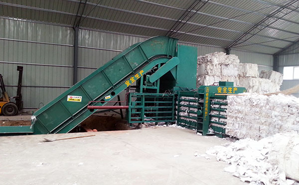 大型廢紙殼打包機(jī)視頻